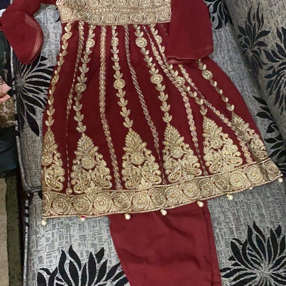 I’m selling brand new Pakistani traditional dresses for girls aged 1 to 7 years. - Picture 8 of 13